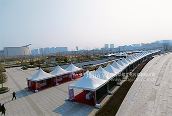 郑州华熠篷房为奥体中心汽车展搭建尖顶篷房