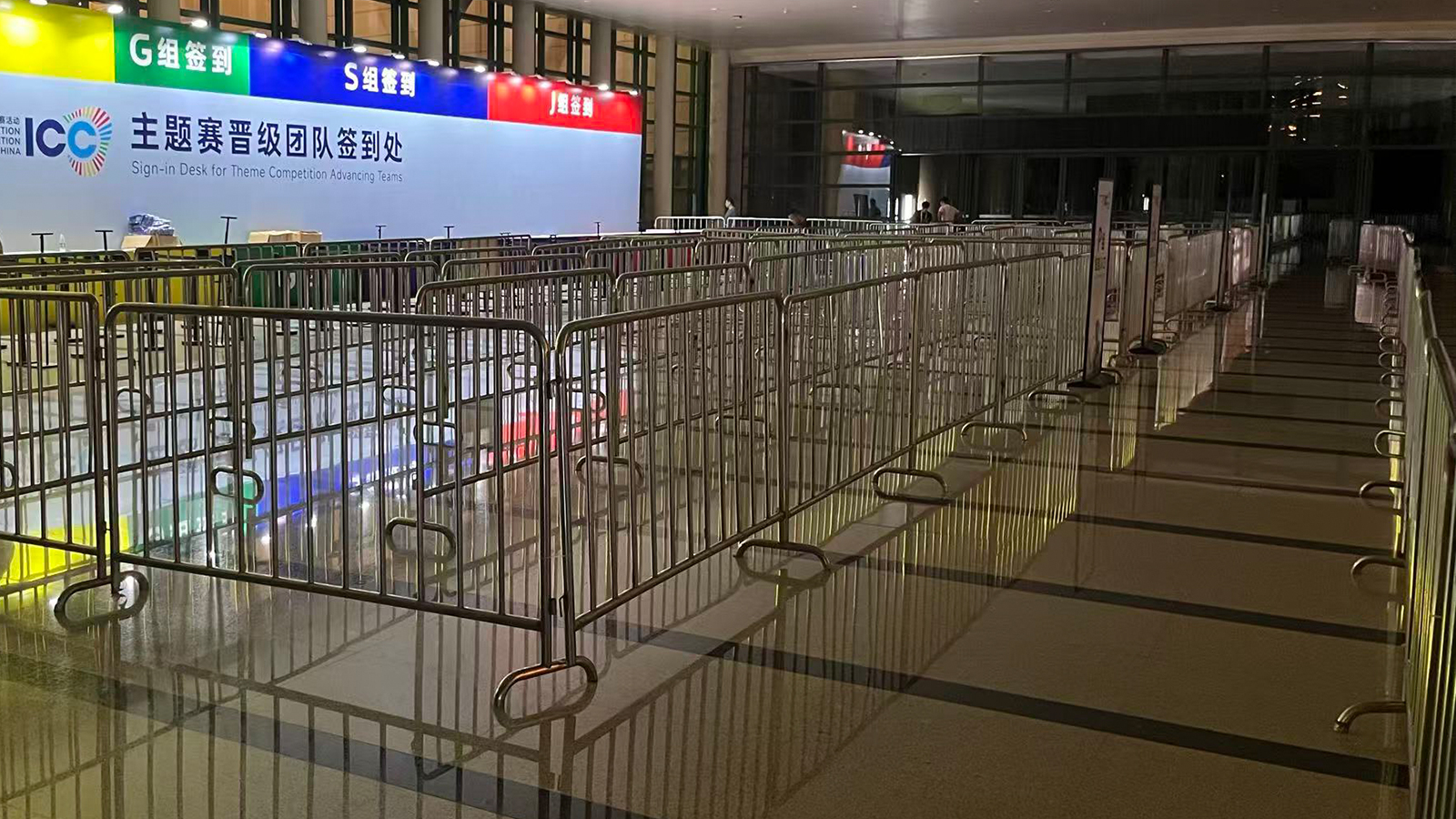 河南华熠｜郑州会展物料租赁 全球发明大会桌椅铁马一站式租赁配套服务